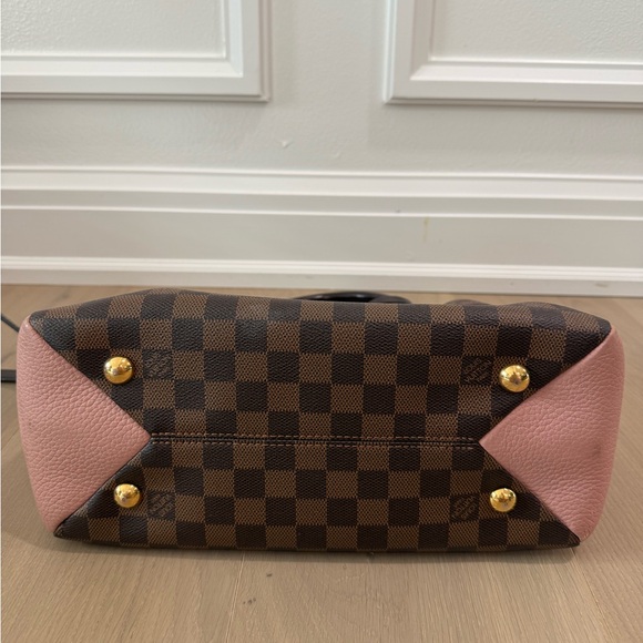 LOUIS VUITTON Brittany Damier Ebene Shoulder Bag - Picture 3 of 9